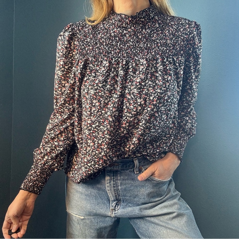 Black Floral Long Sleeve Smocked Women's Top size Large - Picture 1 of 8